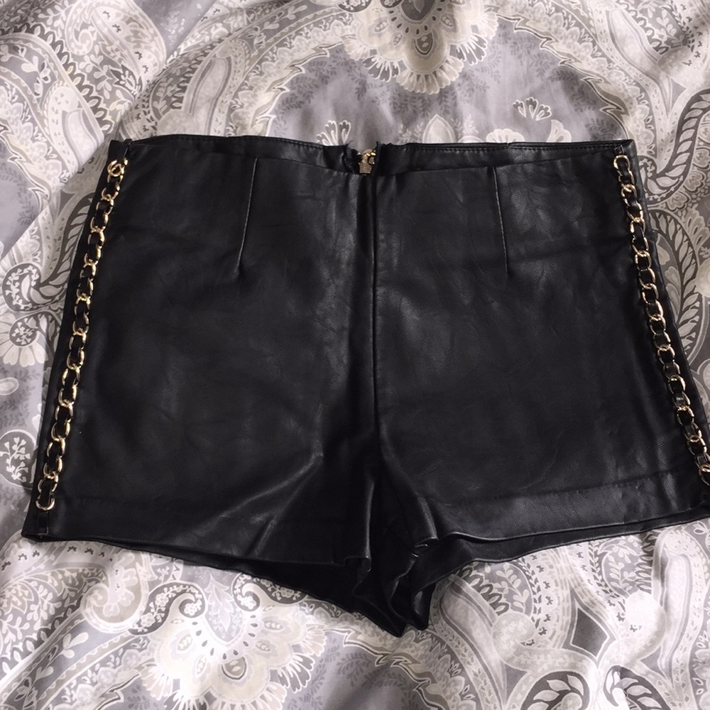 Chain Detailed Shorts